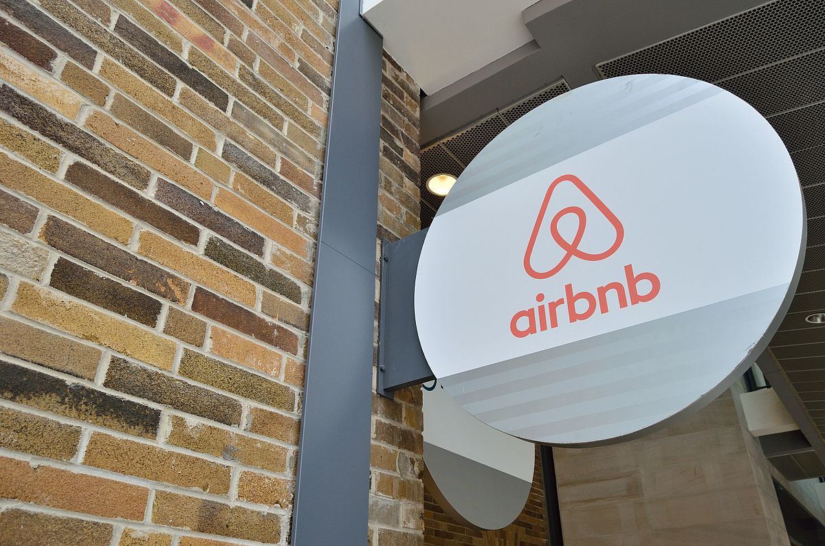 UK Airbnb Business Startup Costs: How Much?