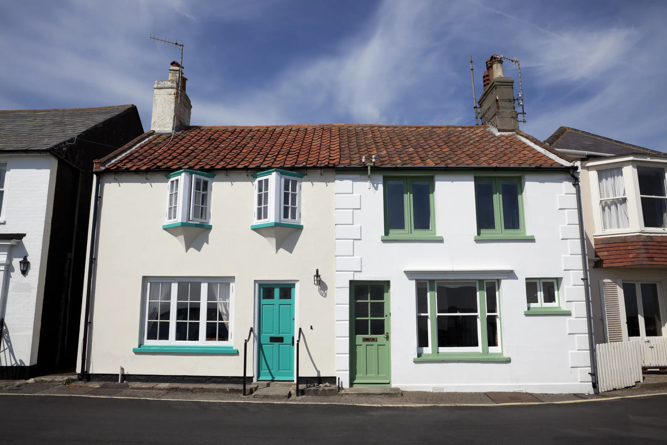 Do second homes pay council tax in UK?