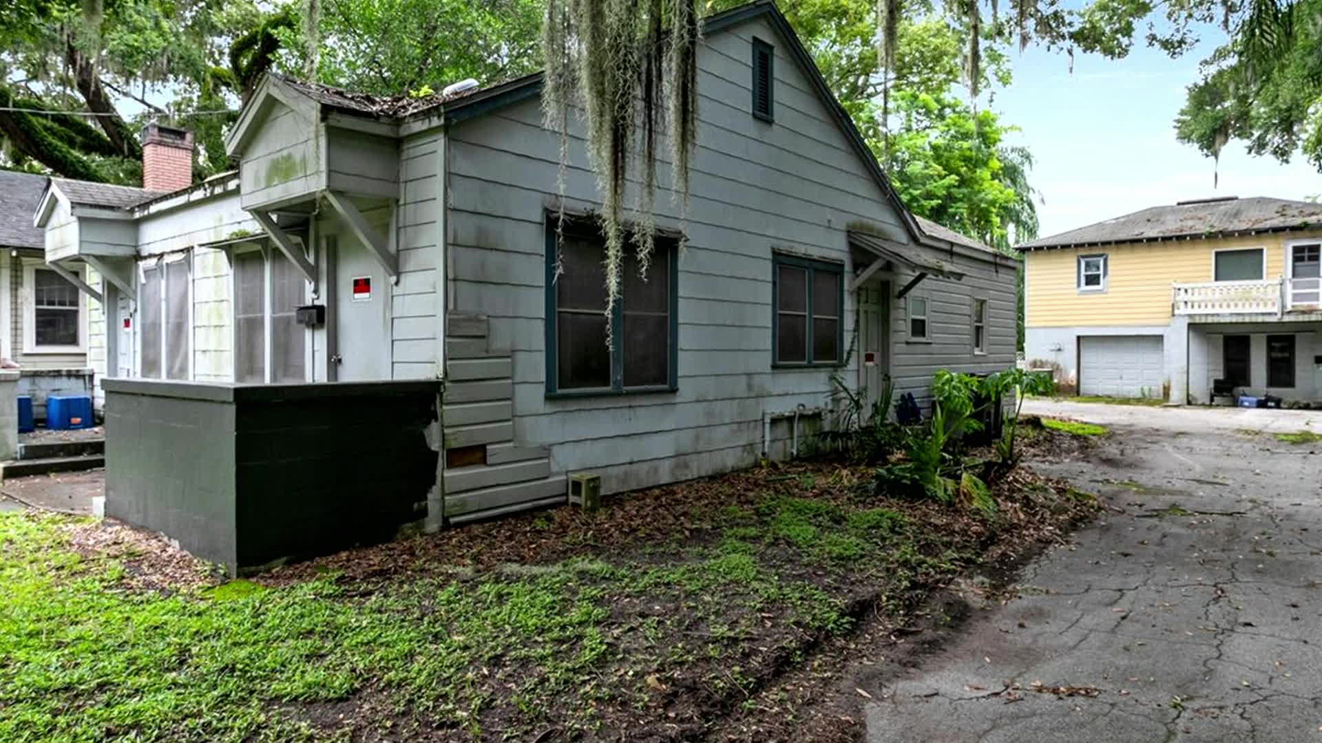 What are the risks in property flipping?
