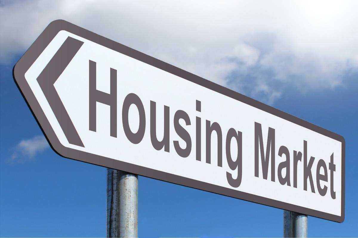Analyst Cautions: House Price Surge Like a Risky Buffet Dish