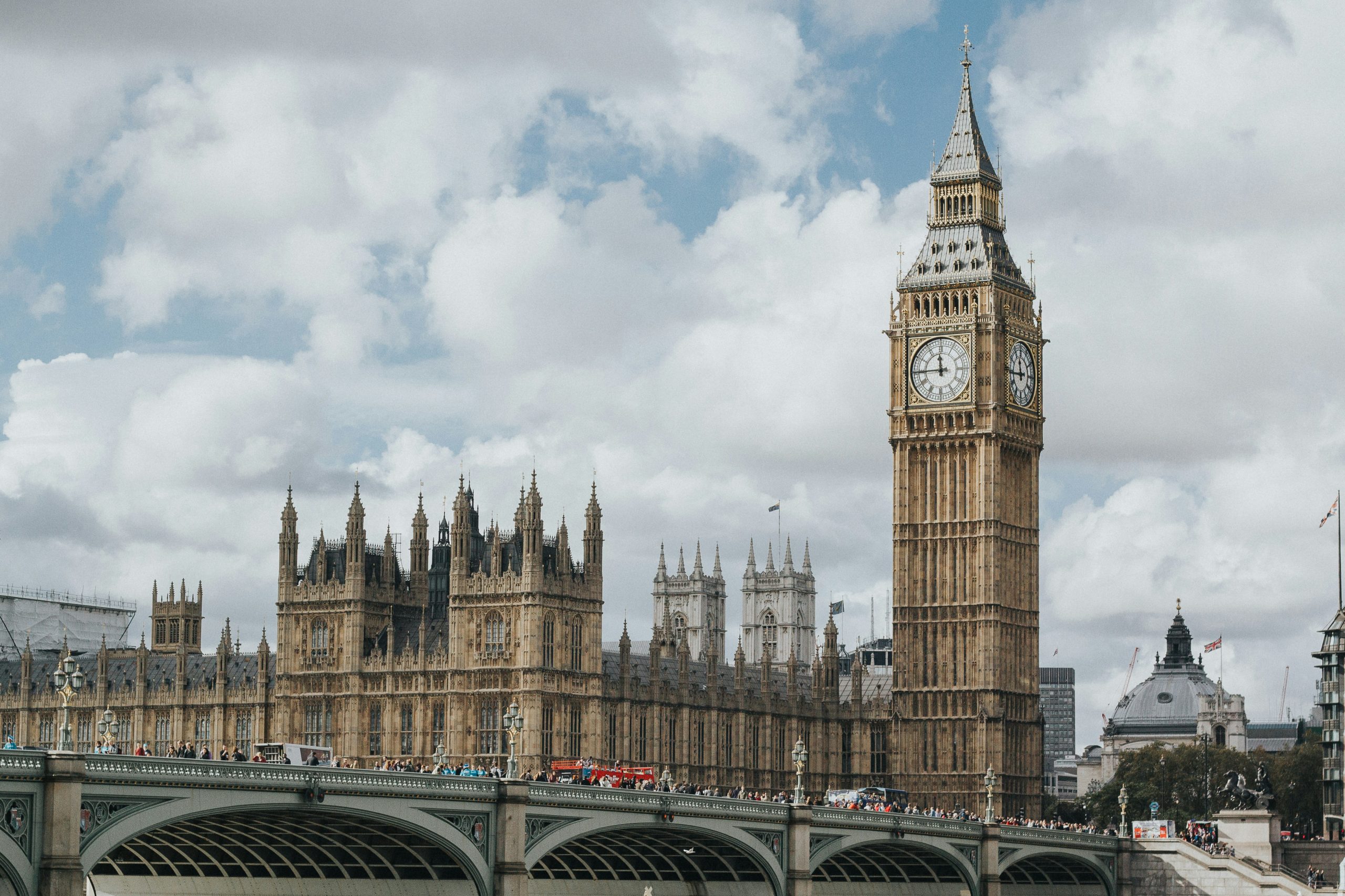 Bank of England Maintains 5.25% Interest Rate for 7th Time