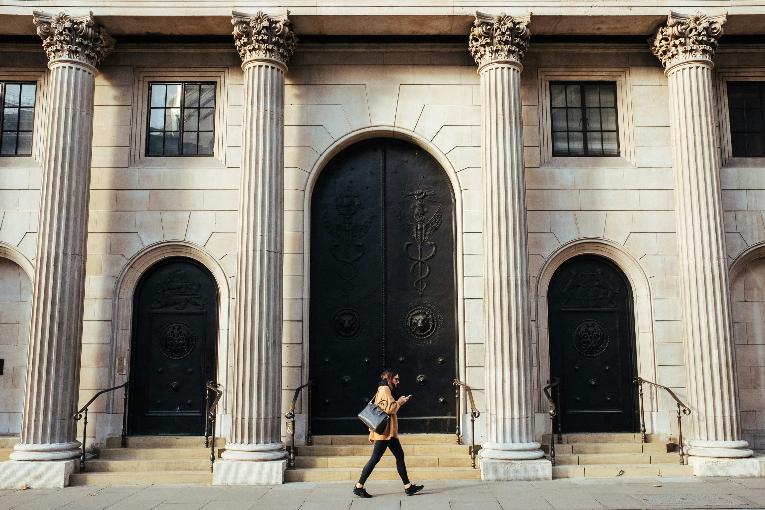 Bank of England Cuts Rates to 4.5% After Budget
