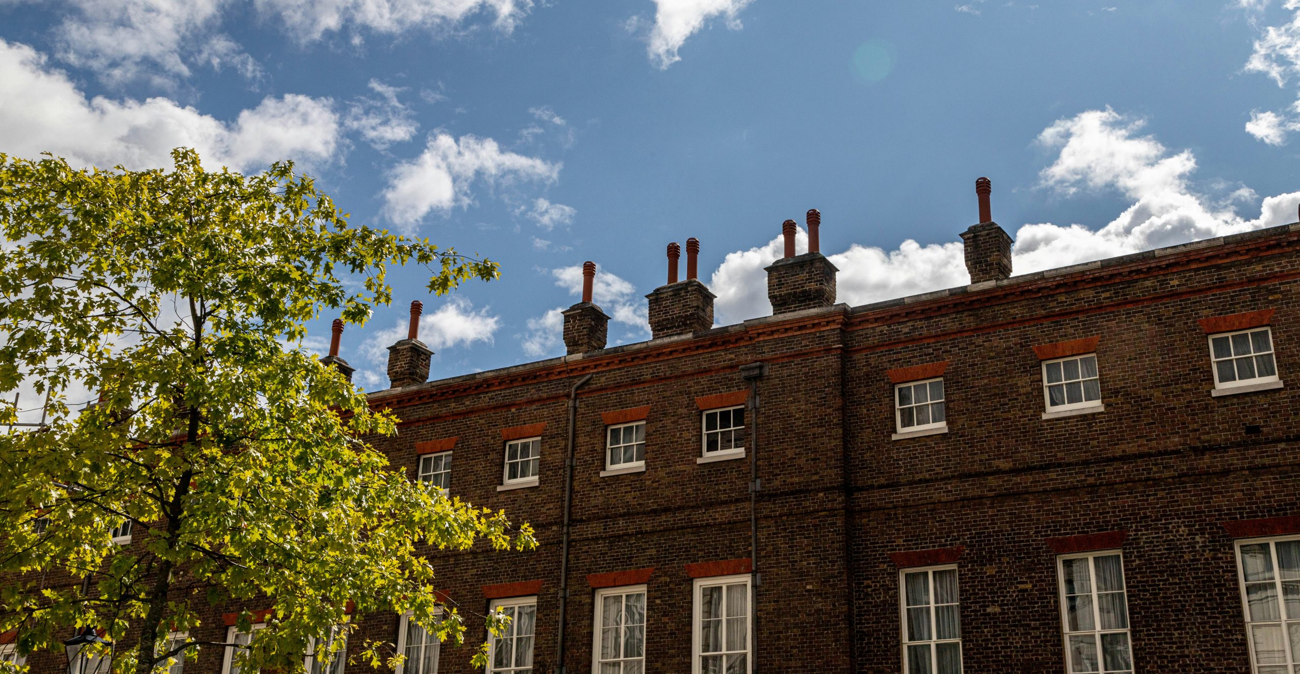 UK House Prices Reach £277,186 in March